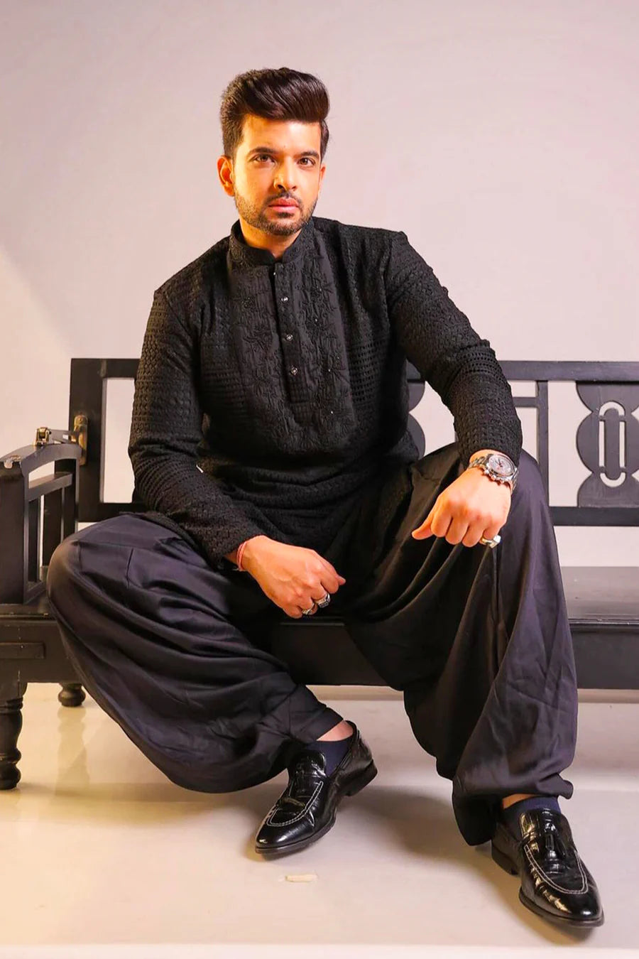 Karan Kundrra's All-Black Textured Kurta Set
