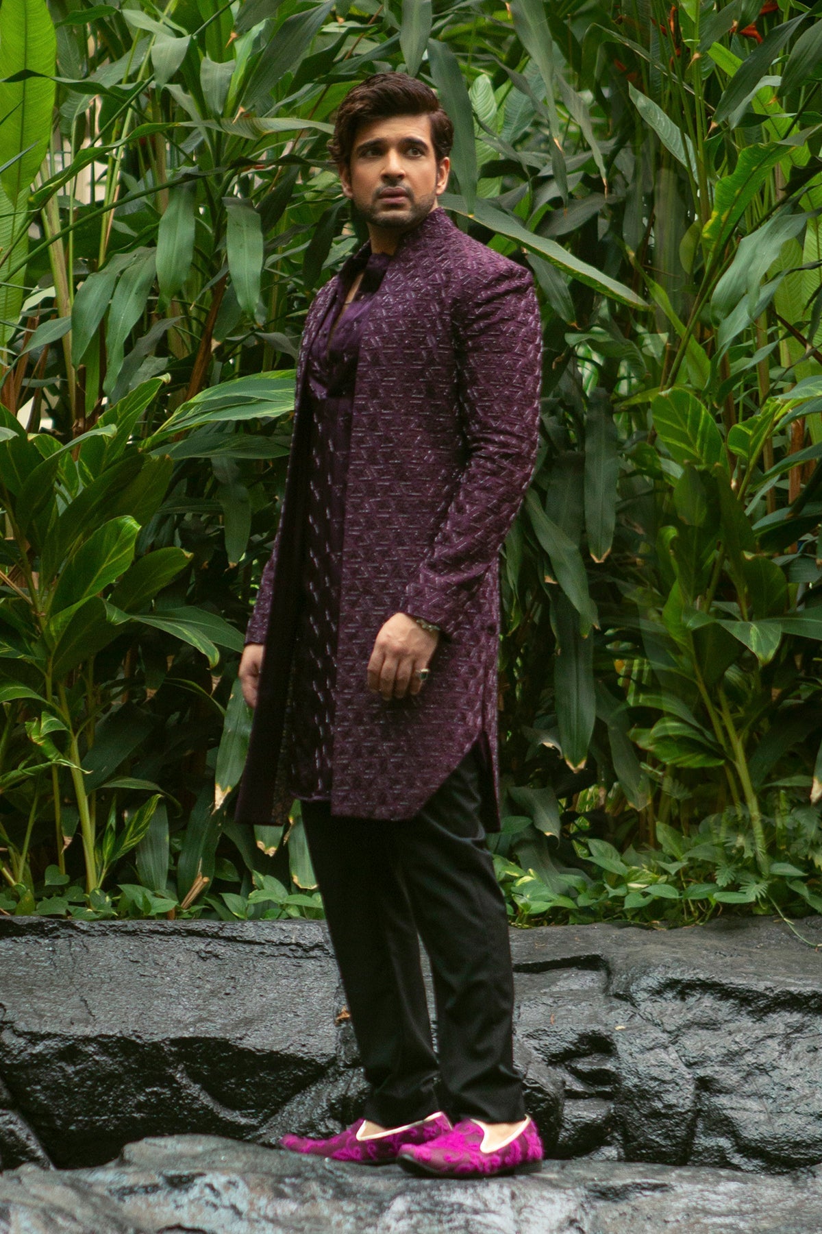 Nature Meets Noir: Karan Kundrra’s Bold Traditional Look