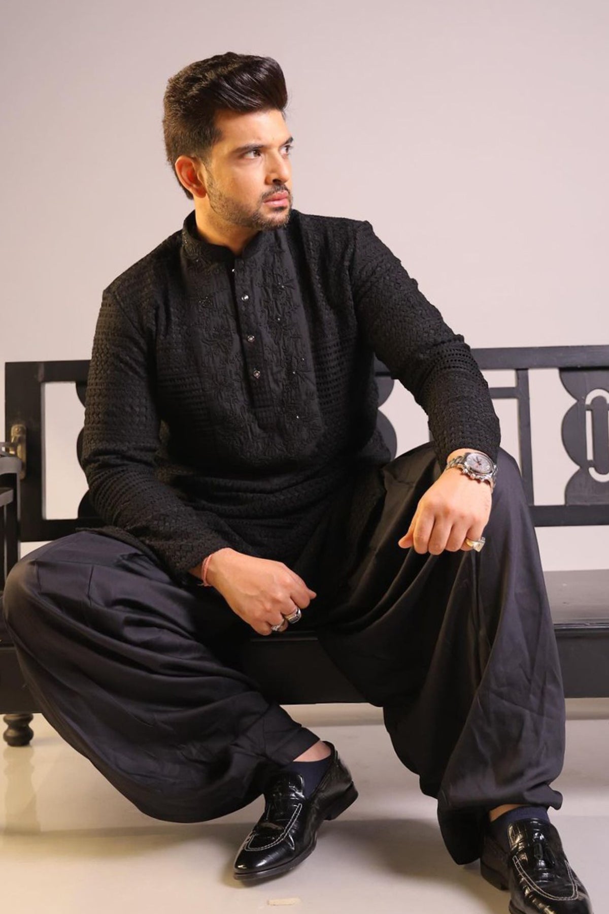 Karan Kundrra's All-Black Textured Kurta Set